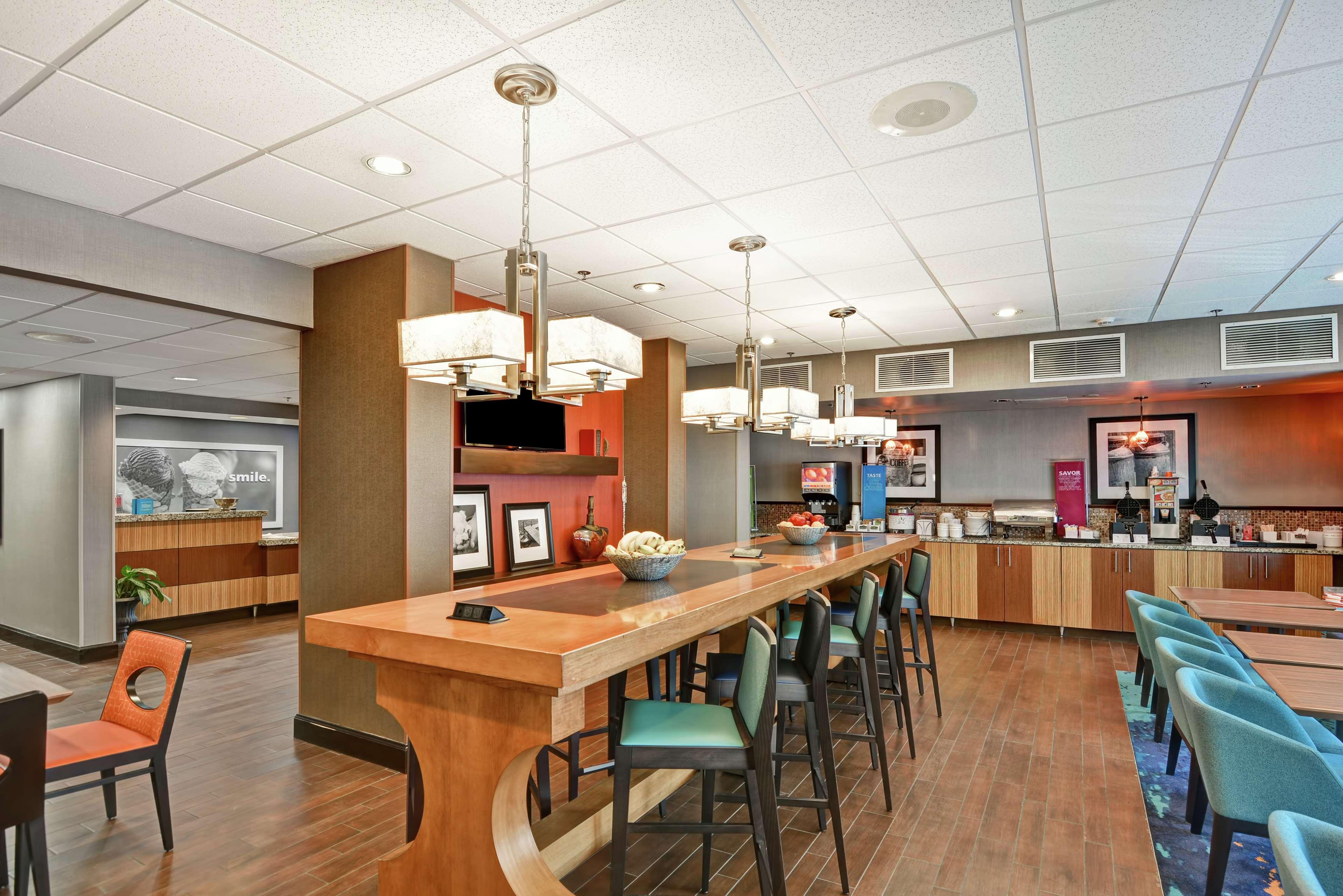 Hampton Inn Charlotte-Гастония Экстерьер фото