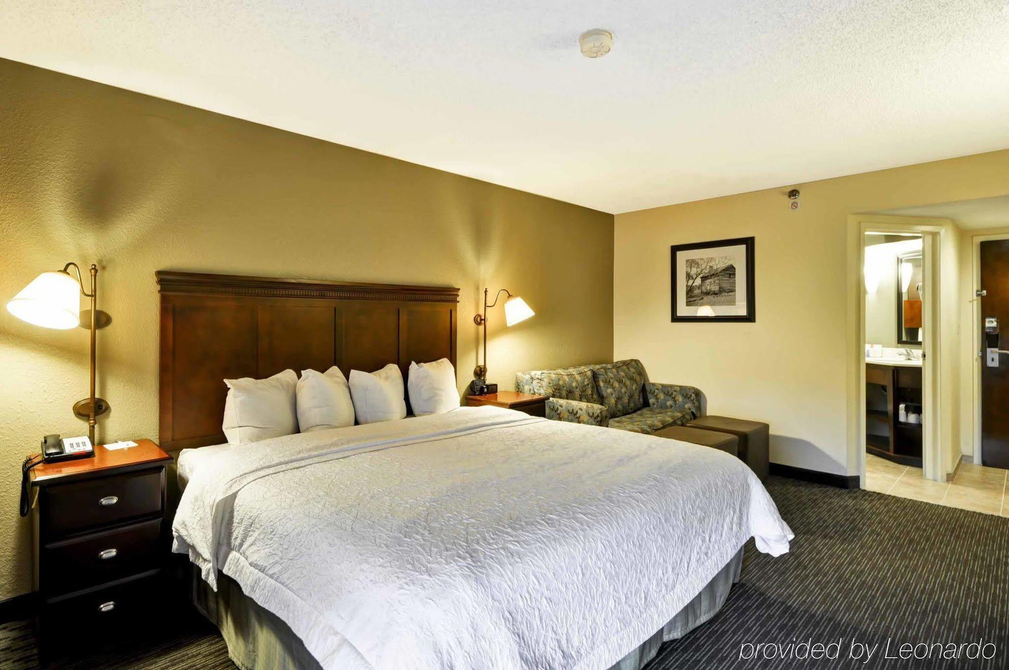 Hampton Inn Charlotte-Гастония Экстерьер фото